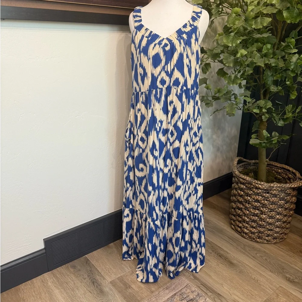 NWOT Evereve Blue and Cream Patterned Maxi Dress - Picture 1 of 11